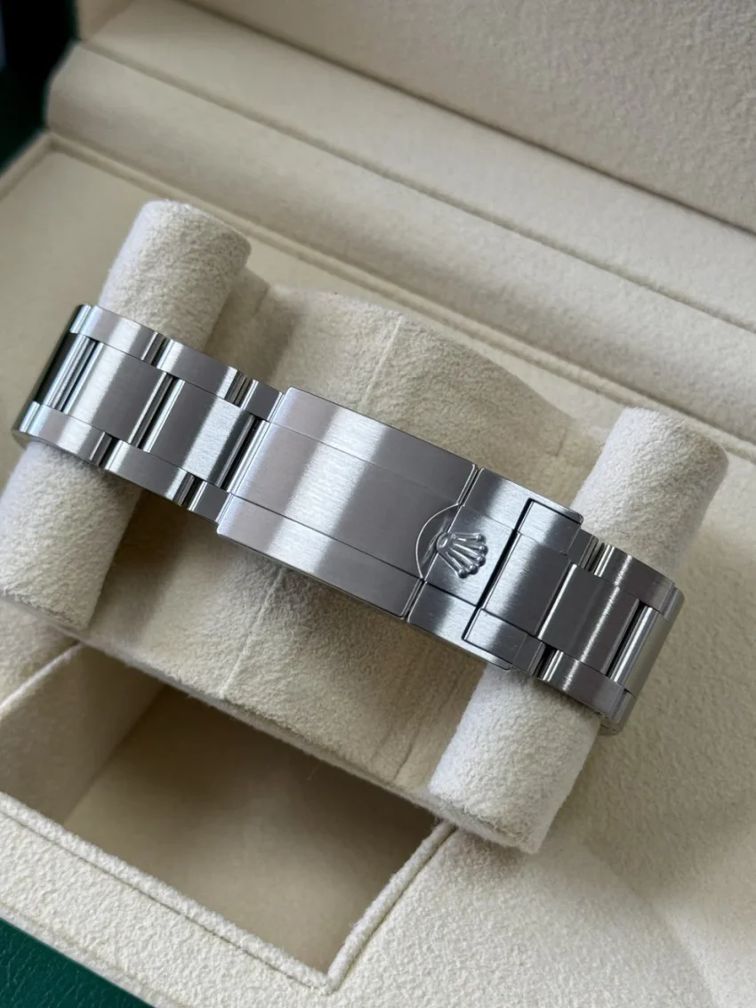 Rolex Air-King Men's Watch - 126900. 2022 Full Set Box Papers Immaculate Steel