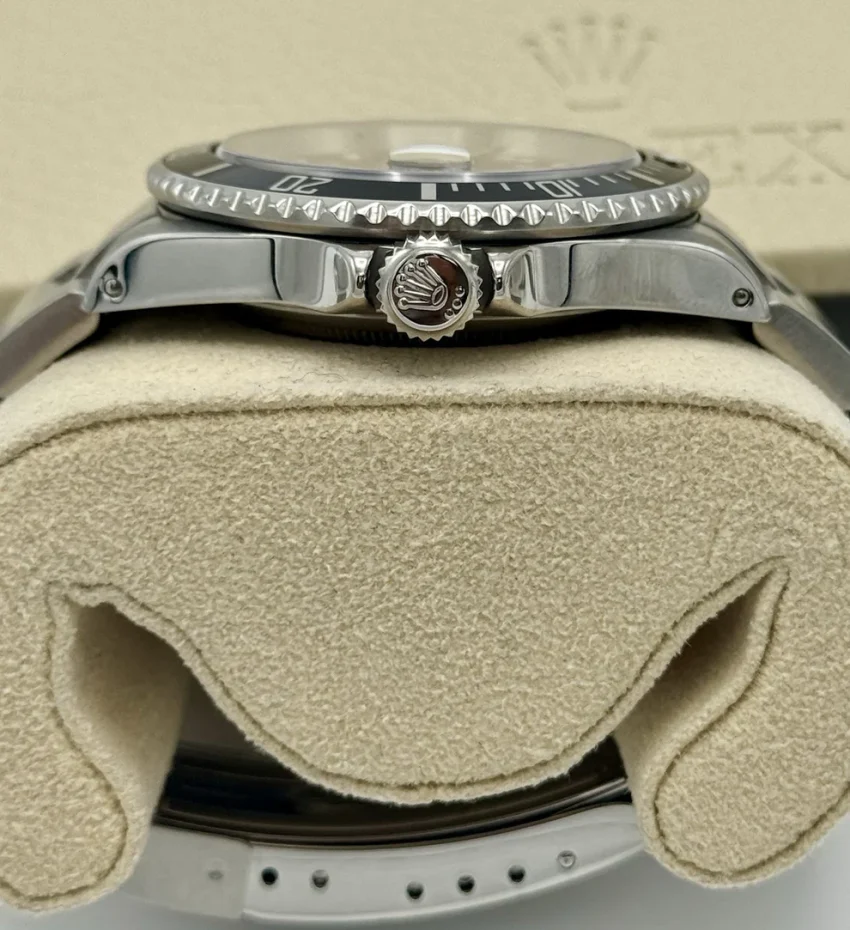 Rolex Submariner Date 16610 Men’s Watch. Y Serial With 2022 Rolex Service Card